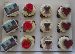 Mini Moulin Rouge Cupcakes