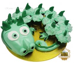 Dragon Cake with cupcakes