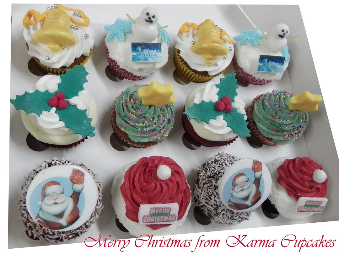 12 Christmas Cupcakes