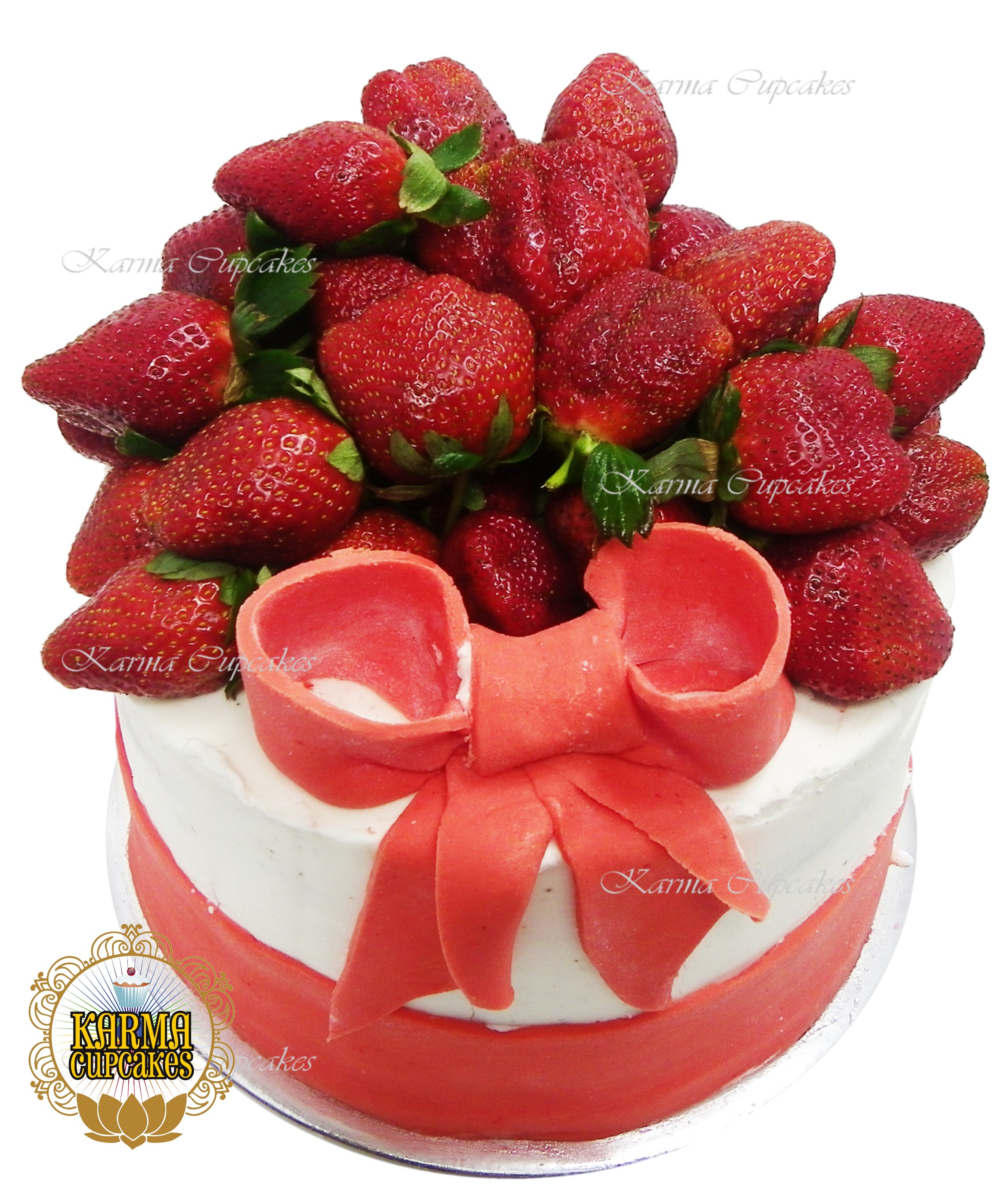 8" Sugar Ribbon Cake with Strawberries
