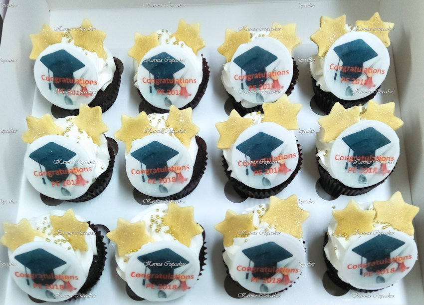 Graduation edible logo cupcakes