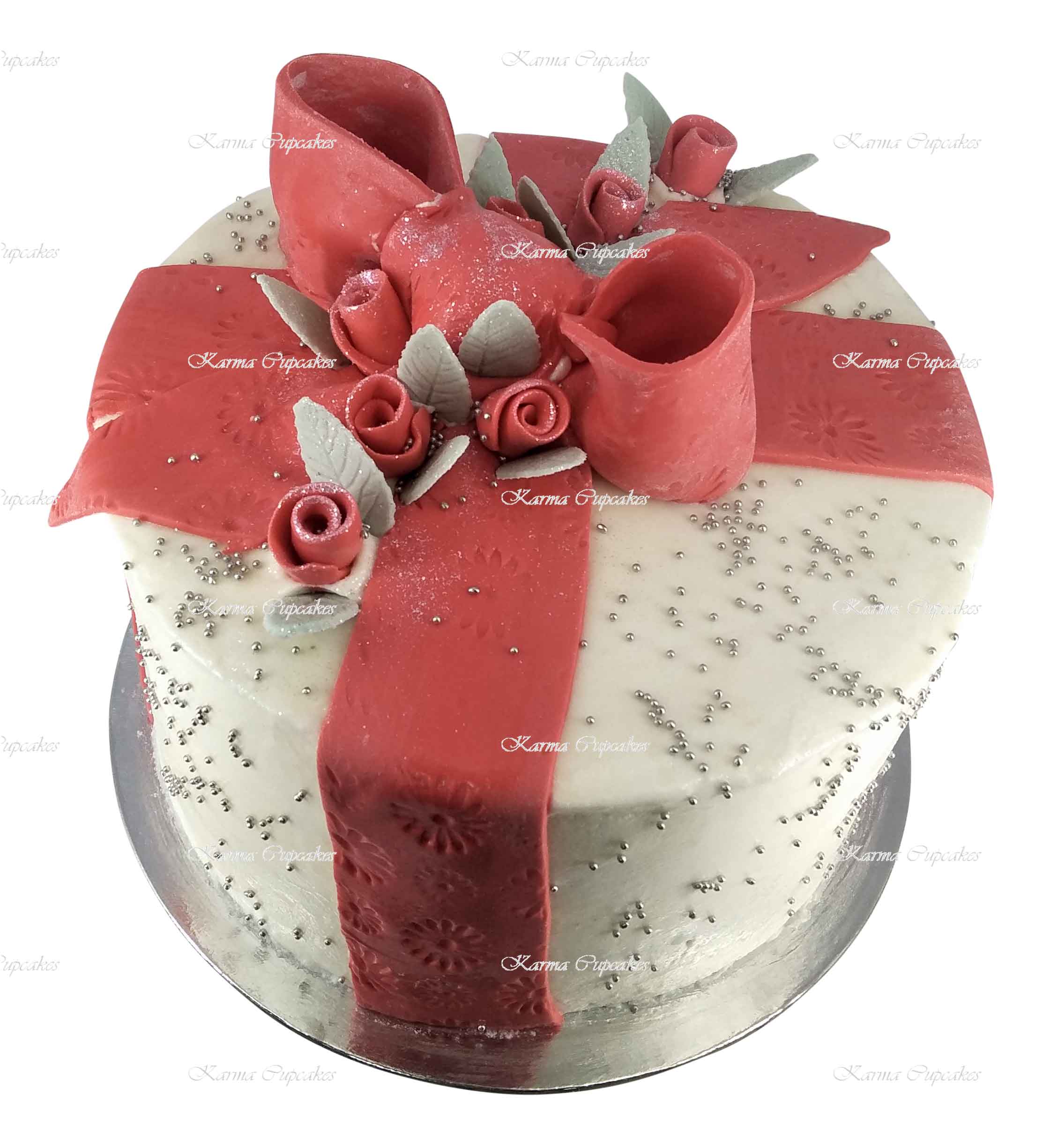 red-and-white-ribbon-bow-cake