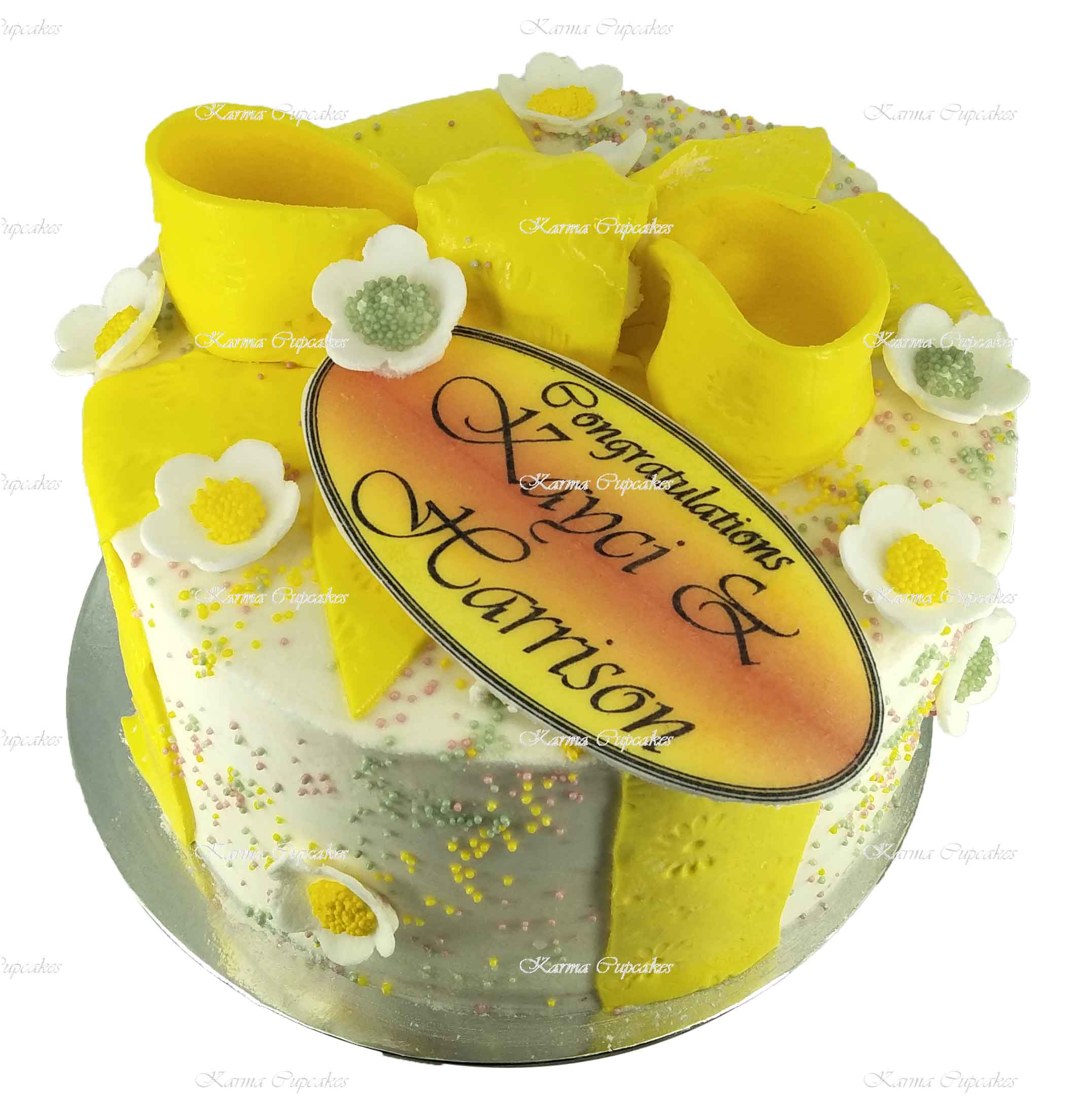 yellow-edible-ribbon-and-flowers-cake-congratulations-(2)