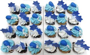 Blue balloons and stars mini cupcakes