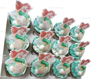 Little Mermaid Themed Cupcakes with shell and pearl